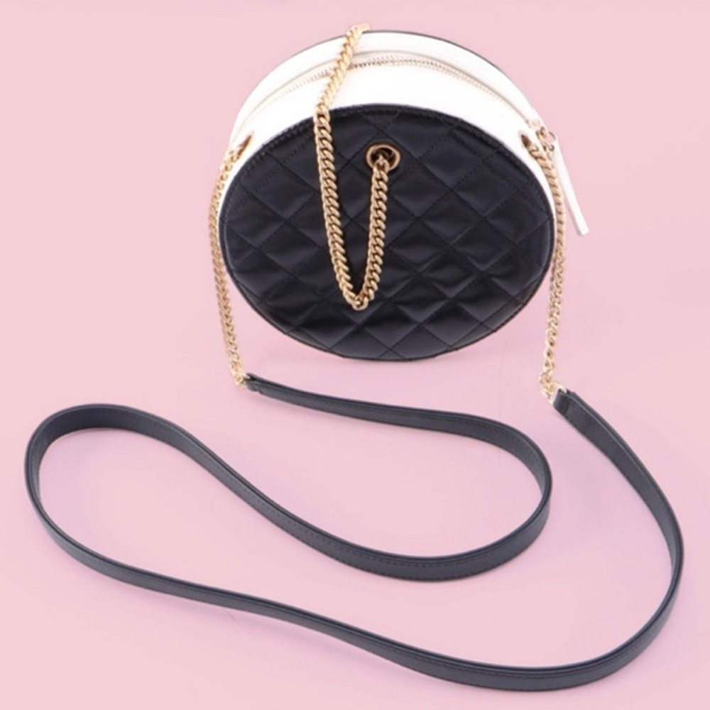 Chanel En Vogue Small Round Bag - Picture 4 of 11